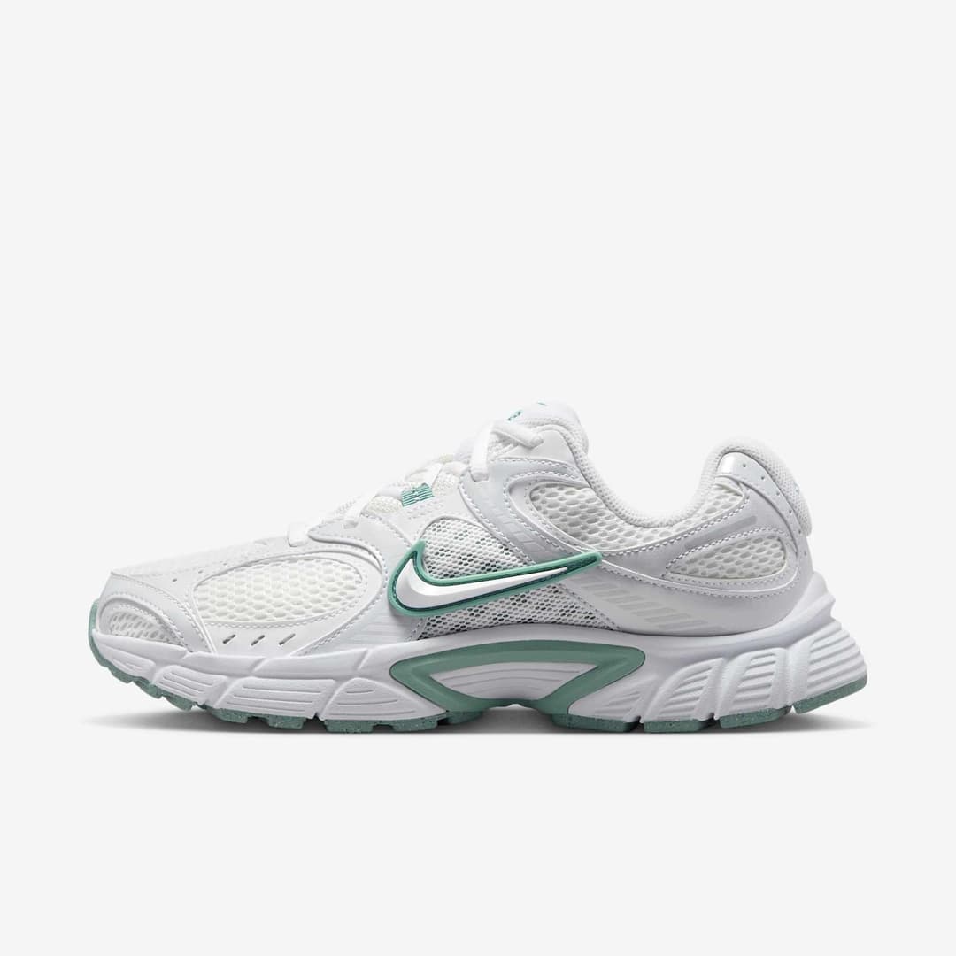 Nike V5 Runner Código HQ7901-106